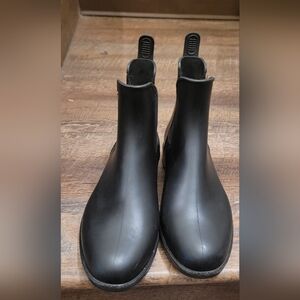 Chelsea-style ankle rain boots Sz 8.5